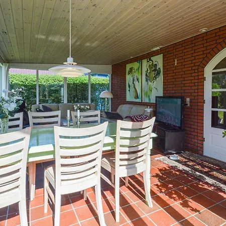 Awesome In W/ 2 Bedrooms Vakantiehuis