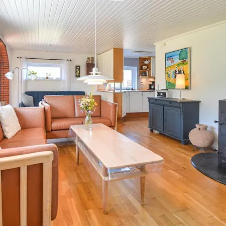 Awesome In W/ 2 Bedrooms Vakantiehuis Dannemare