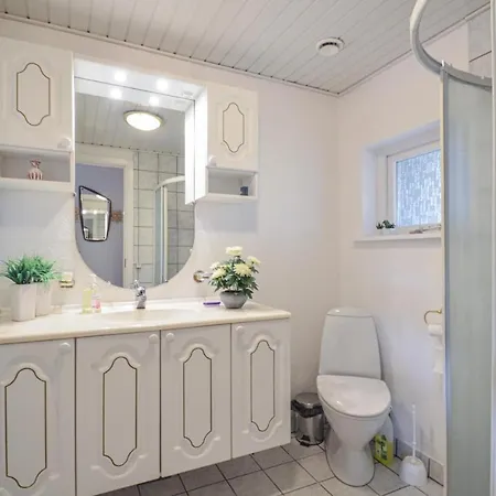 Awesome In W/ 2 Bedrooms Vakantiehuis