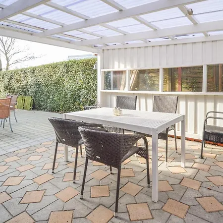 Awesome In W/ 2 Bedrooms Vakantiehuis